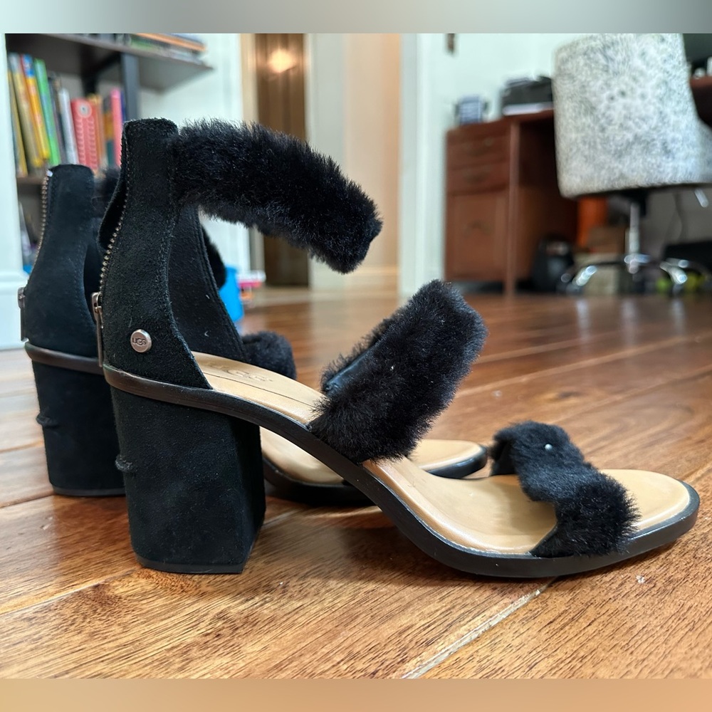 UGG Del Rey Fluff Heel; Black size 10 NWT